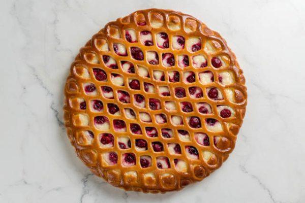 Пирог творожник с вишней